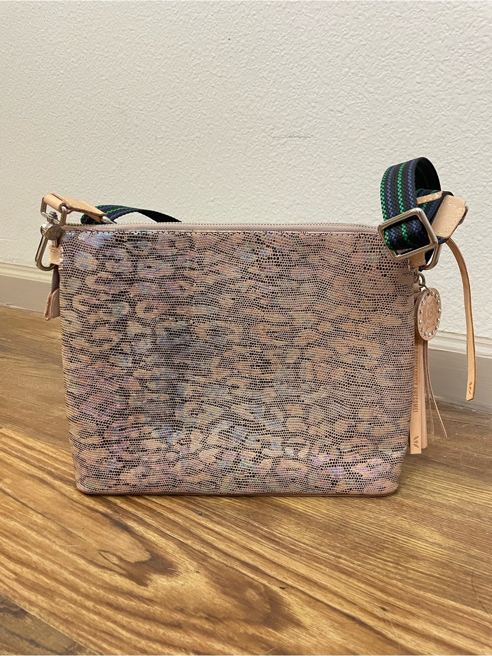 Consuela Downtown Crossbody Iris Leopard - Picture 4 of 9